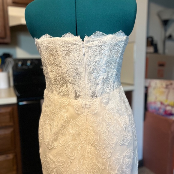 Oleg Cassini Wedding Dress - Picture 3 of 9